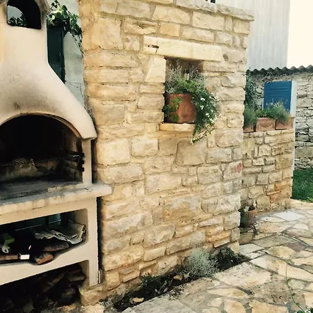 Two Bedroom With Terrace And Garden * Savudrija